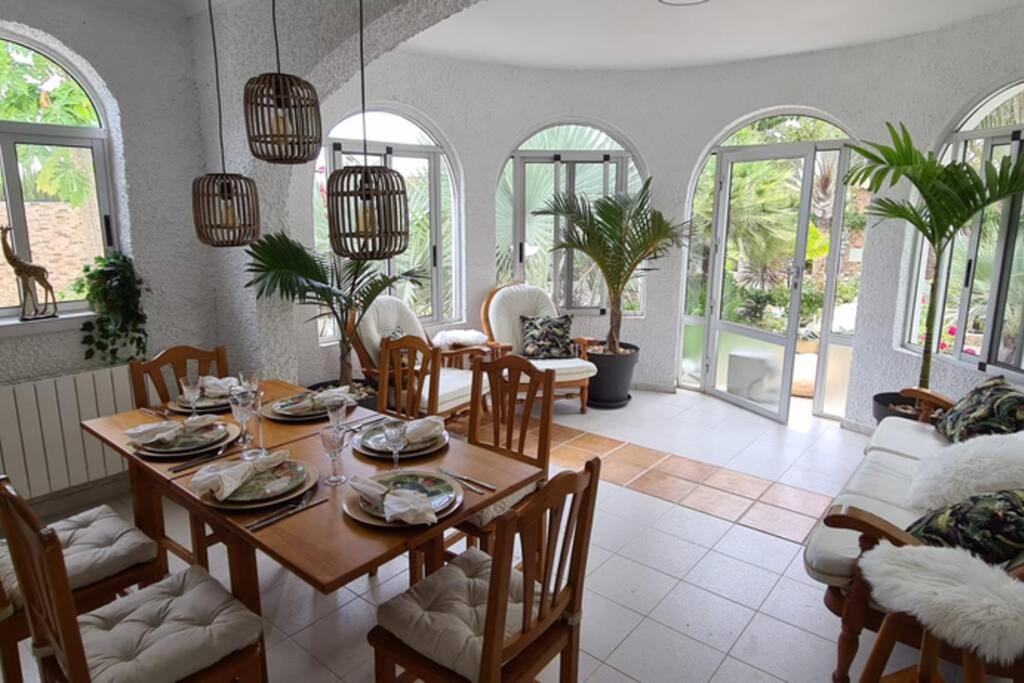 Tropical Paradise Villa In Торевьиа Экстерьер фото