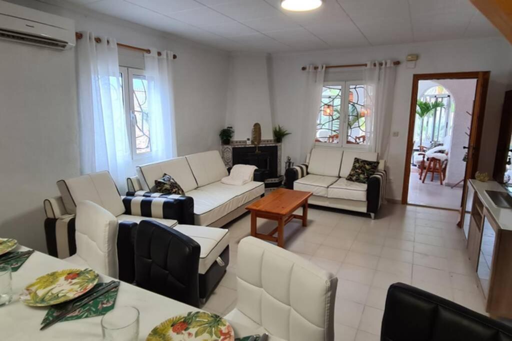 Tropical Paradise Villa In Торевьиа Экстерьер фото